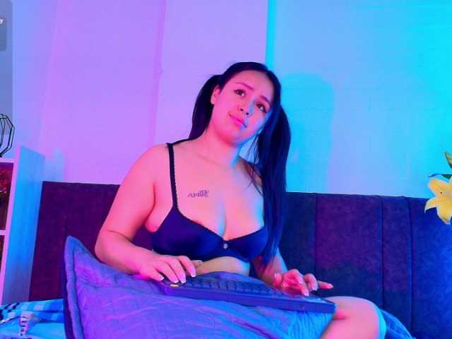 Cloecuttee live cam on BongaCams