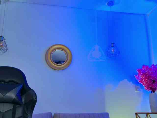arianamonroee webcam
