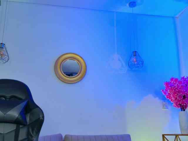 arianamonroee webcam