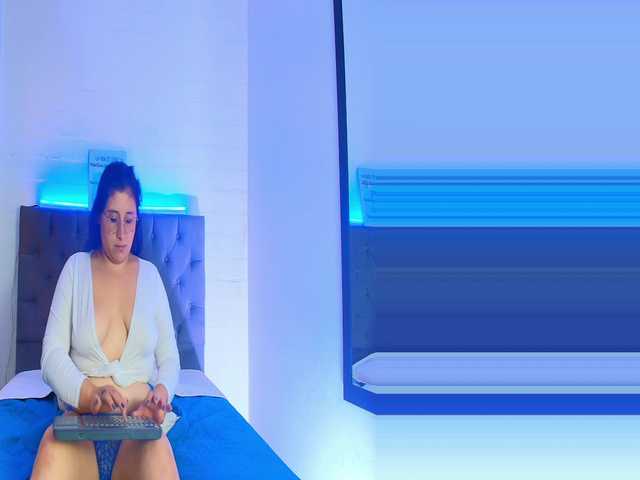 Moonnblue live cam on BongaCams