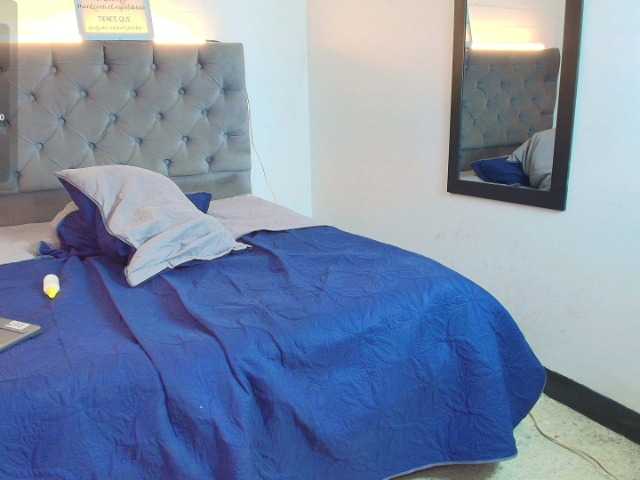 Moonnblue live cam on BongaCams