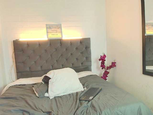 Moonnblue live cam on BongaCams