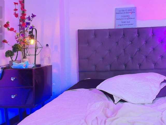 Moonnblue live cam on BongaCams
