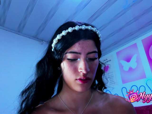 cloe777 — live female cam