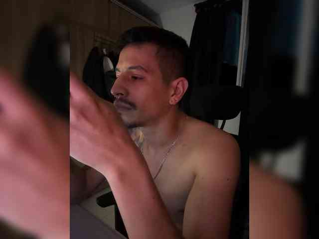 Juann-cock's cam show statistics and live stream