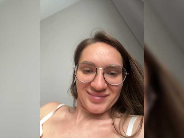 Vishka69 live cam on BongaCams