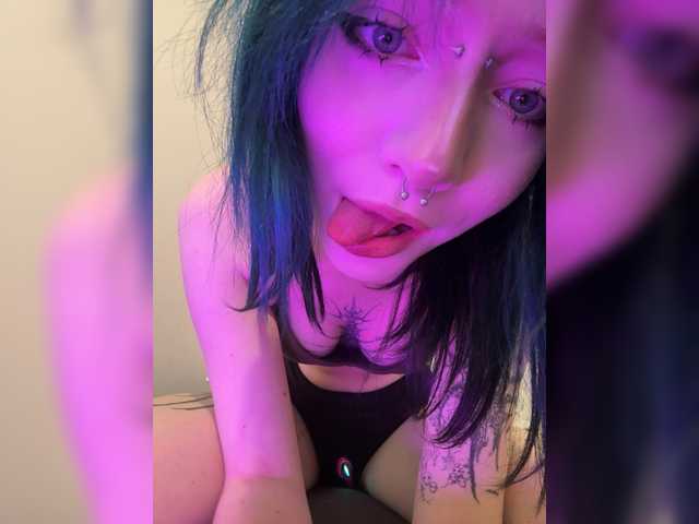 selenasxx1 live cam