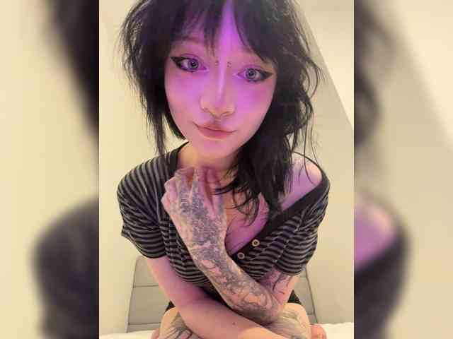 Selenasxx1's cam show statistics and live stream
