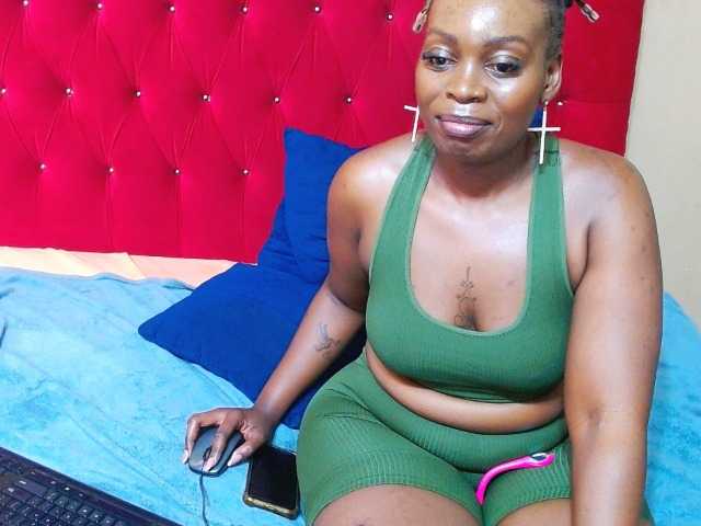 BritneyAss34 live cam on BongaCams