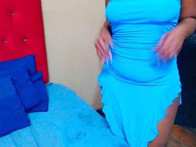 BritneyAss34 webcam