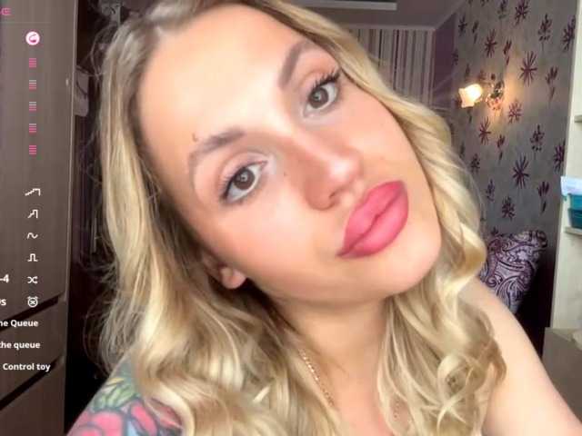 ElsyBraman live cam on BongaCams