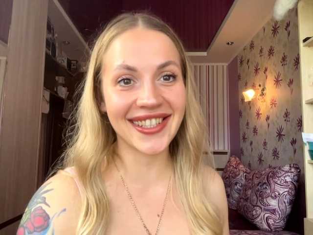ElsyBraman live cam on BongaCams