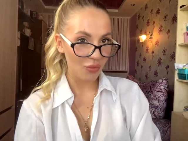 ElsyBraman live cam on BongaCams