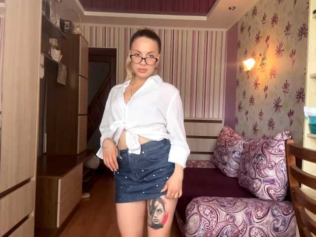 ElsyBraman live cam on BongaCams