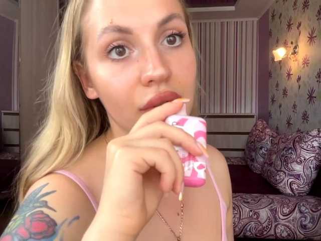 ElsyBraman live cam on BongaCams