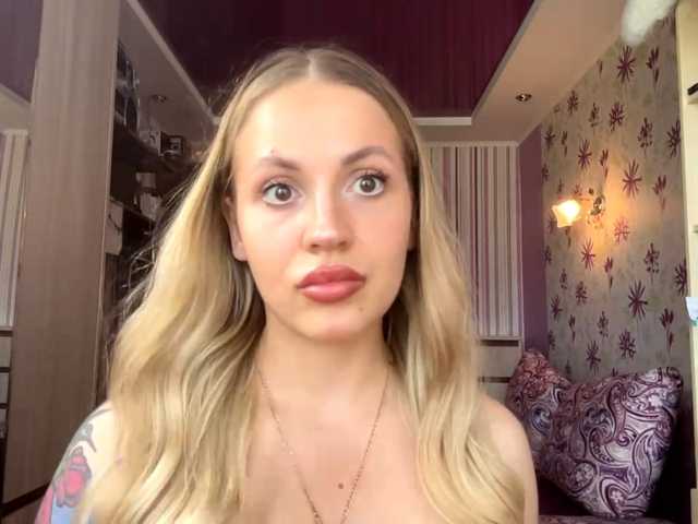 ElsyBraman live cam on BongaCams