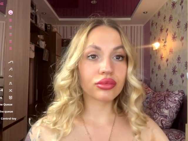 ElsyBraman live cam on BongaCams