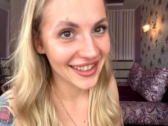 ElsyBraman live cam on BongaCams
