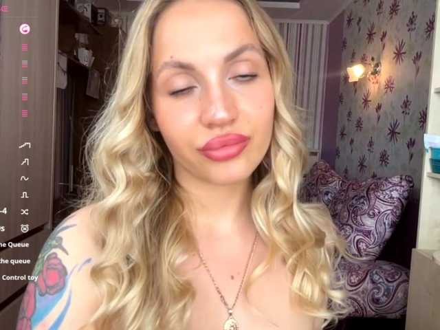 ElsyBraman live cam on BongaCams