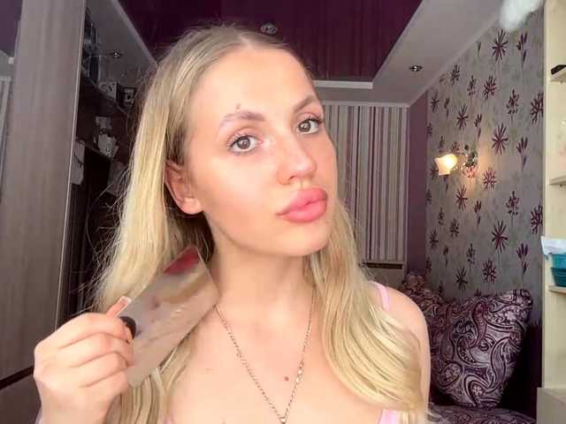 ElsyBraman live cam on BongaCams