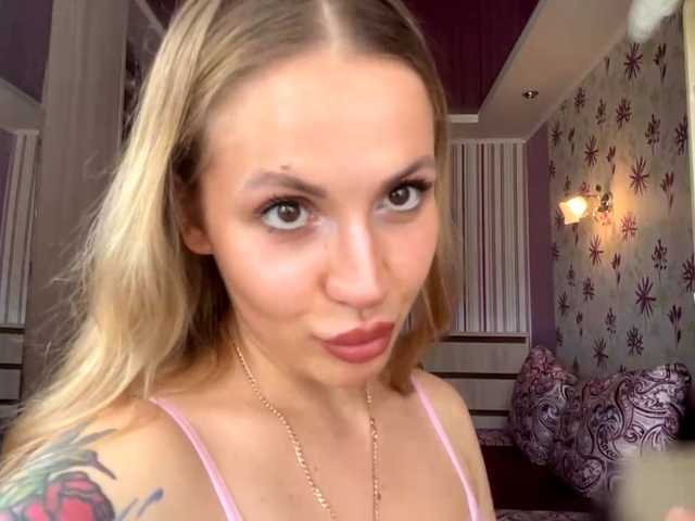 ElsyBraman live cam on BongaCams