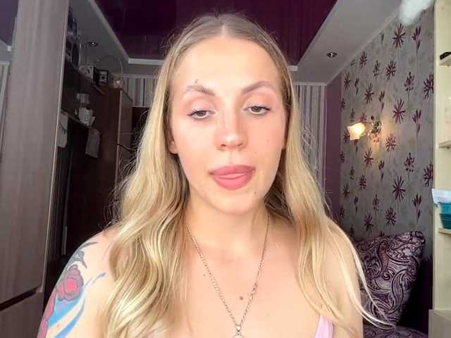 ElsyBraman live cam on BongaCams