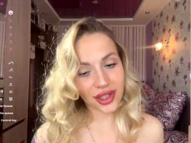 ElsyBraman live cam on BongaCams