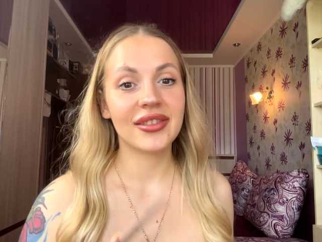 ElsyBraman live cam on BongaCams