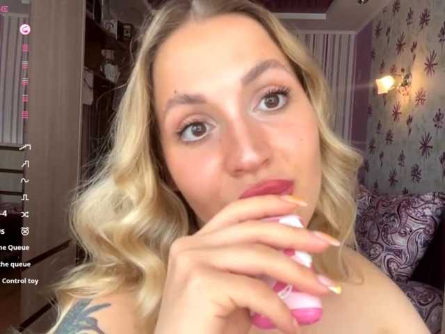 ElsyBraman live cam on BongaCams