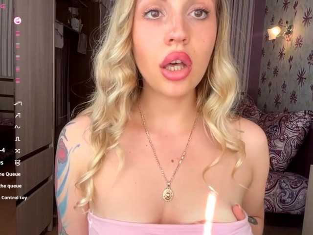 ElsyBraman live cam on BongaCams