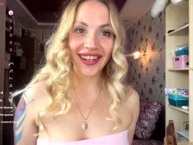 ElsyBraman live cam on BongaCams