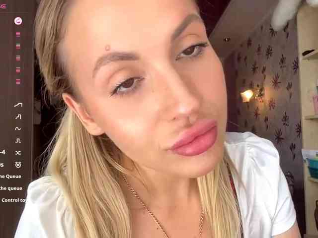 ElsyBraman Live Webcam on BongaCams