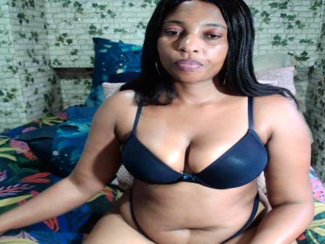 BongaCamsで配信中のEbonyseduction00