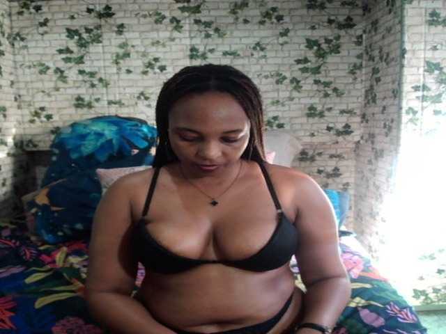 le modèle Ebonyseduction00 est en webcam porno dans un show sur le site bongacams, il possède les tags suivants: Ebony,Redhead,Hairy