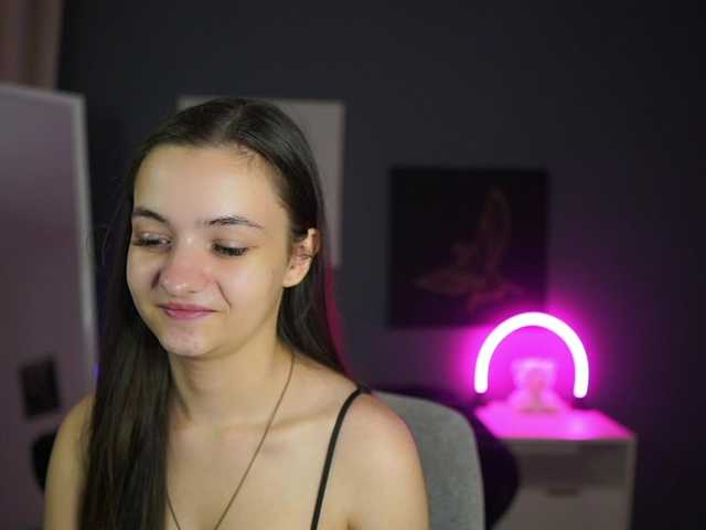 le modèle Zoenica est en webcam porno dans un show sur le site bongacams, il possède les tags suivants: White/Caucasian,Brunette,Trimmed