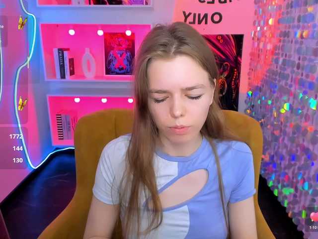 Tina-Taylor live cam preview