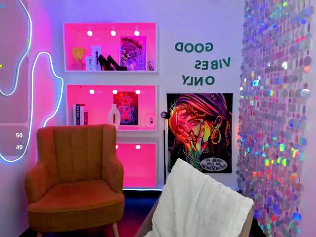 Tina-Taylor live cam on BongaCams