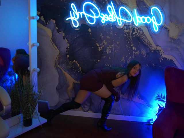 TinyNatalie live cam on BongaCams
