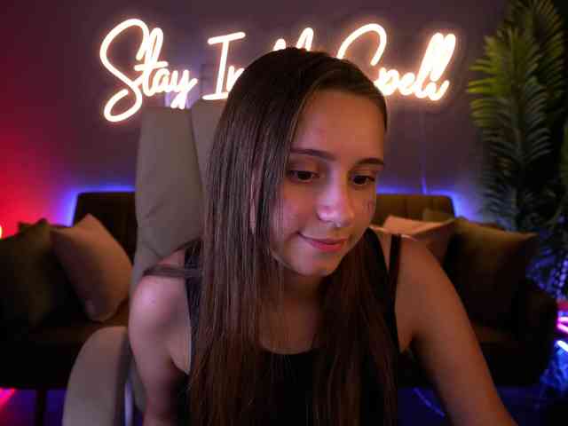 Tinynatalie's cam show statistics and live stream