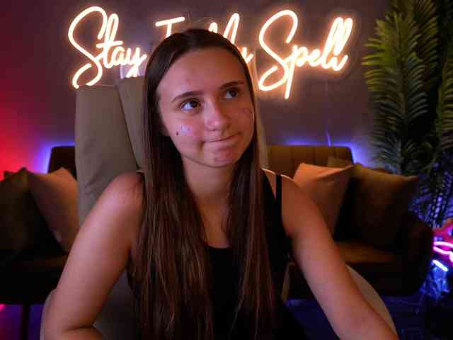 Tinynatalie's cam show statistics and live stream