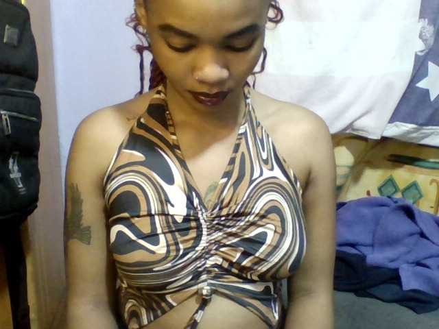 Pretty-lolah live cam on BongaCams