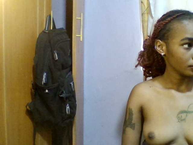 Pretty-lolah live cam on BongaCams