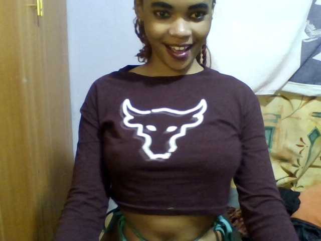 Pretty-lolah live cam on BongaCams