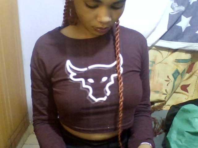 Pretty-lolah live cam on BongaCams