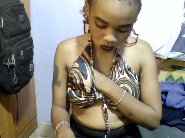 Pretty-lolah live cam on BongaCams