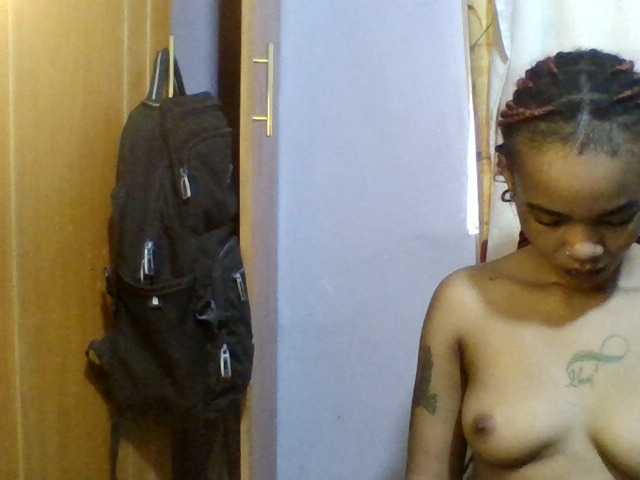 Pretty-lolah live cam on BongaCams