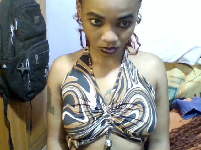 Pretty-lolah live cam on BongaCams
