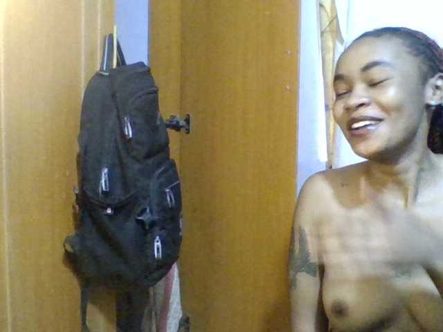 Pretty-lolah live cam on BongaCams