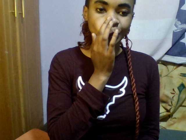 Pretty-lolah live cam on BongaCams