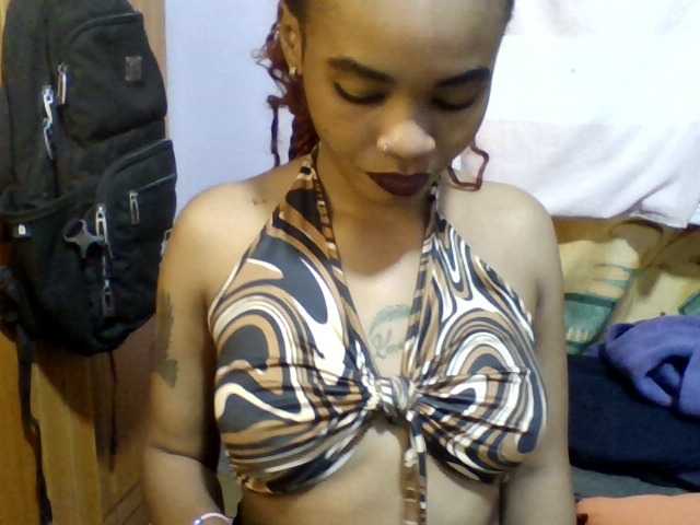 Pretty-lolah live cam on BongaCams
